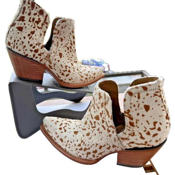ARIAT white and brown cow print Haircalf Western Leather Ankle Boot 7 B Women’s - Picture 10 of 11